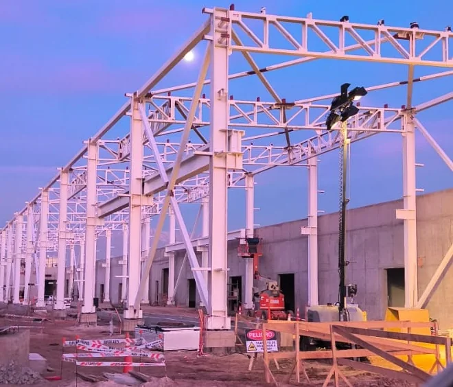 Estructura metálica del proyecto Línea 7 de Metro durante su ejecución