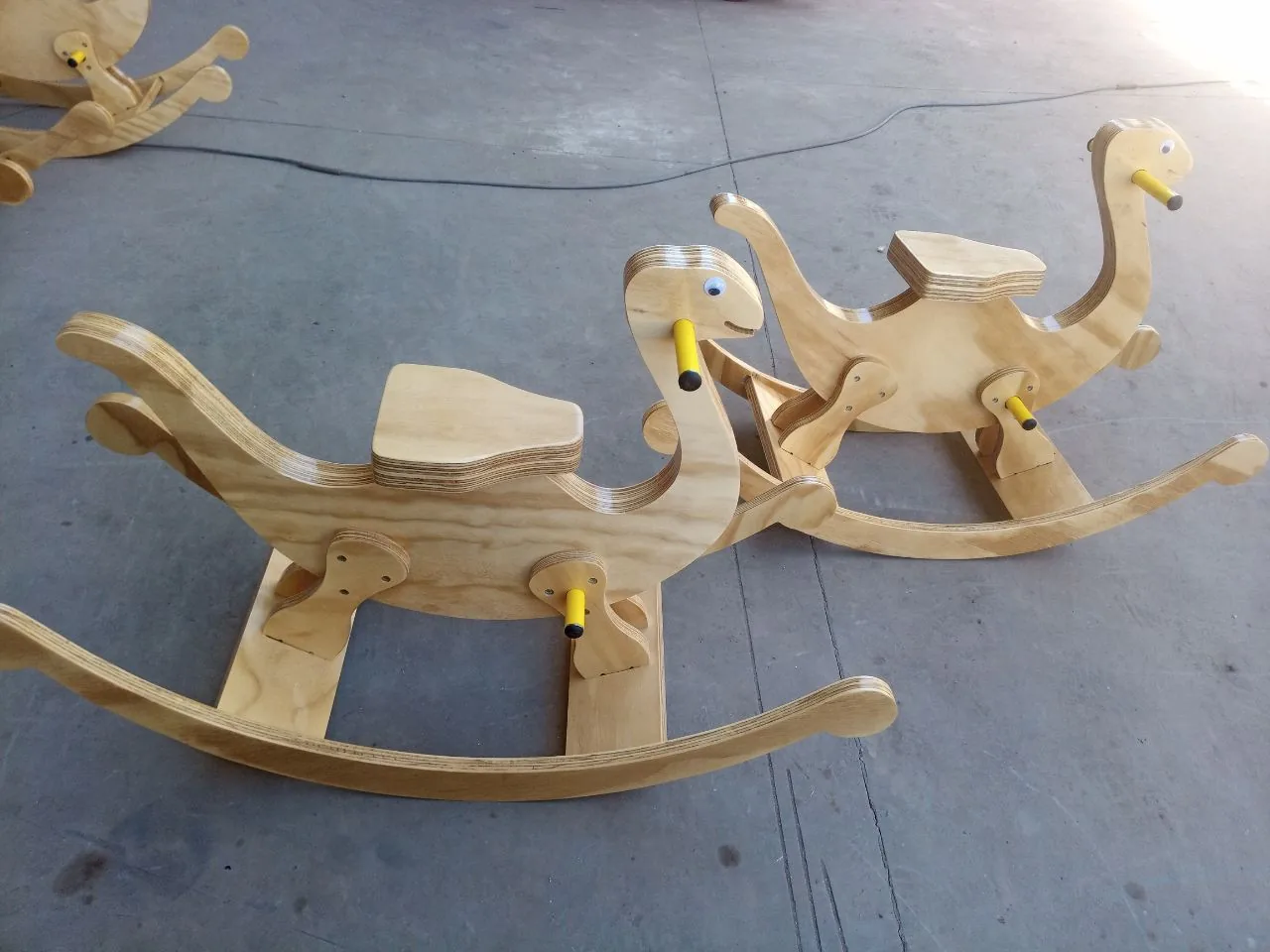 Mecedoras infantiles fabricadas en madera mediante CNC Router